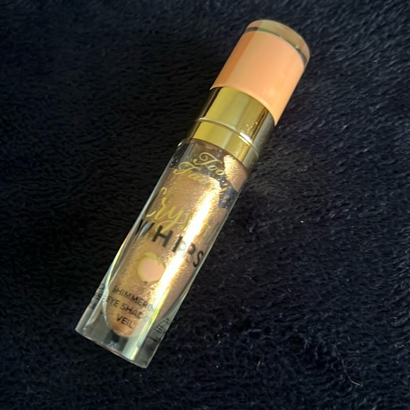 Too Faced Crystal Whips Long-Wearing Shimmering Eye Shadow Veil - Picture 2 of 3